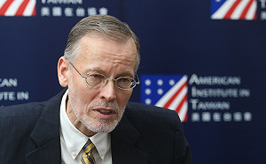 不應以脅迫解決分歧  酈英傑籲兩岸進行對話