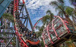 台中麗寶樂園雲霄飛車卡半空　20名乘客自16樓高走下脫困