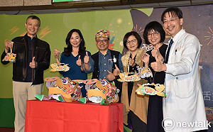 高市元宵節小提燈亮相  李佳芬親送「鴻運豬」給長庚病童