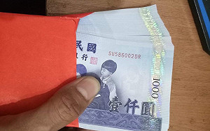 年終平均1.15個月創七年次低 金融奪冠、住宿餐飲最慘