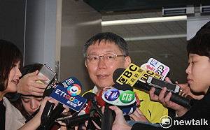 王世堅酸靈骨塔騎到塔寧路「一日雙塔」 柯P回「阿彌陀佛」