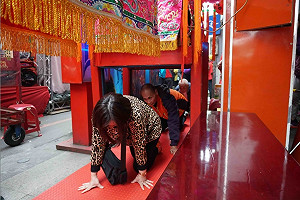 新北寺廟熱鬧迎新年  發財金限量放送旺財運