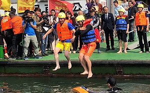 號召好友搶先試跳　潘恒旭：永浴愛河安全掛保證