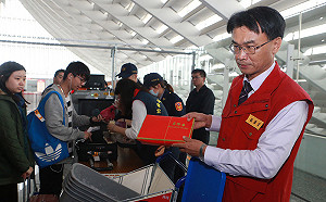 機場X光機防疫檢查上路  陳吉仲視察打90分以上