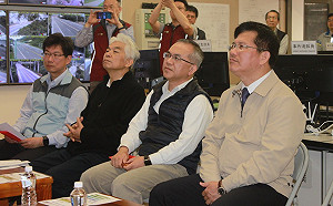 視察交控中心  林佳龍體驗播音員祝行車平安