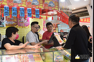 讓專業的來！彩券沒中就扔掉？別急　店員幫你撿回100萬