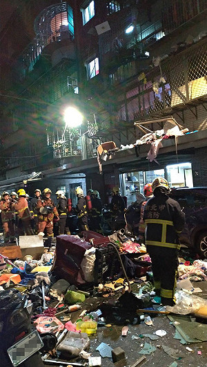 凌晨驚魂！新北公寓瓦斯氣爆  5人受傷送醫