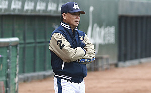 中華職棒／職棒菜鳥翁瑋均被打爆　洪總：緊張到不會投球