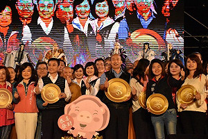 2019高雄金銀河燈會登場 　觀光局：開幕日湧進34.6萬參觀人次