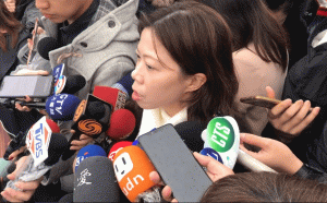 華航用廣告要脅媒體鬥臭李信燕? 機師工會臉書爆料