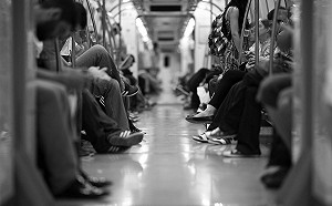 阿伯逼讓博愛座！癌女崩潰「剛做完化療」…乘客全安靜