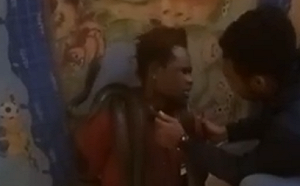 (影) 超猛逼供! 男子偷手機 印尼警方竟用巨蛇纏身法