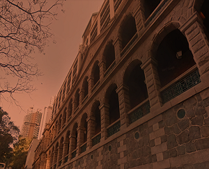 值勤「嚇死」了？香港保全開工首日鬼屋內暴斃