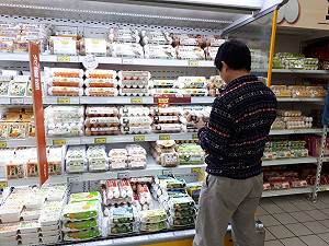 蛋價又飆回新高　蛋業公會：蛋商漲價心理是關鍵