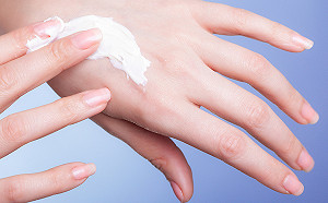 百歲人瑞乾癢抓破皮　不慎感染後果恐不堪設想