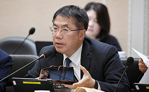 黃偉哲將親自帶隊勘查路燈  治安預算「要人給人、要錢給錢」