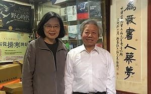 (影)總統認證推薦送書打折超威 水準書局靈魂人物曝光