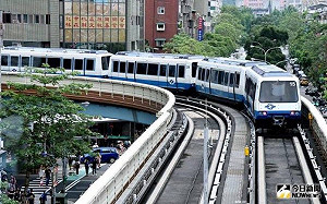 網友笑翻！北捷廢文詩驚見「看X小」  作者現身回應了