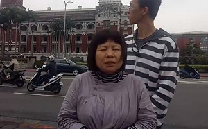 蔣月惠北上總統府前抗議 表態2020挺蔡不挺柯