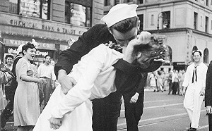 二戰勝利之吻水兵辭世 名照長留人間