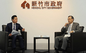 拜會新竹市長林智堅  陸委會主委陳明通：北京不是吃素的