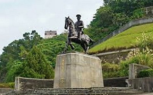 讀者投書》教育部為何不發公文請各校拆除威權銅像？