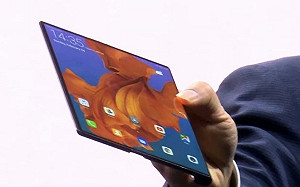 華為最新折疊機要價破8萬 網友：機車放口袋的概念