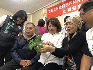 搶救瀕臨消失的母語 顧德莎成立《幼穎兒童臺語文學》