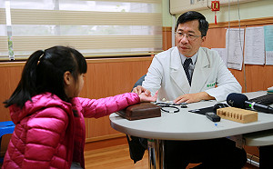 小孩戒尿布後狂尿床　醫：中藥治療加「行為訓練」能改善