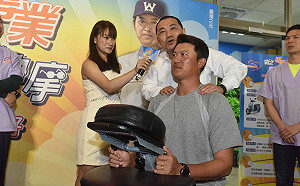 台灣之光王建民靠這招放鬆肌肉