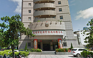 醉小黃運將肇逃市區狂竄 警包抄破窗逮人