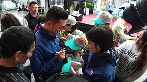 彰化立委補選》水牛冒雨相挺  黃振彥：以鹿港經驗發展六鄉鎮