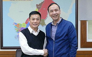 朱立倫拜訪高雄市議會 議員要朱堅定擁核四立場