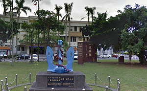 蘇澳蔣介石銅像遭潑漆 調閱監視器認定3人涉案