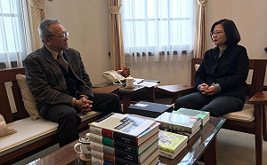 出版社贈書  蔡英文愛書愛到堅持付錢帶回家