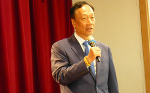 赴板橋國小120週年校慶　郭台銘嘉勉：再出一位台灣首富