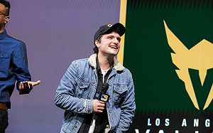 飢餓遊戲男主角蒞臨OWL為英勇隊加油  稱想念奪命女、法拉META