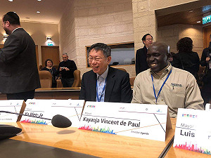 暗示酸宗痛？柯P：出席全球市長會議後  當總統總理一大堆