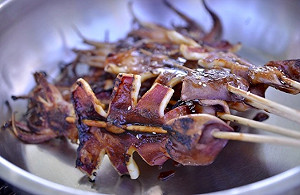 夜市烤魷魚也要納管！食藥署擬擴大「致癌物」規範