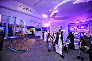 糊塗媽把兒子忘在候機室  沙烏地航班緊急返航