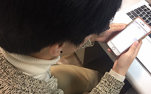 睡前少滑手機！研究：每使用1小時的手機就會延後入睡時間4.9分鐘