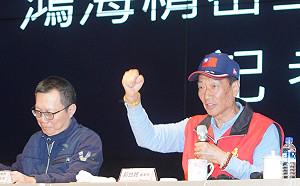 (影)郭台銘臉書反擊微軟 網友一片力挺