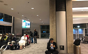 送行動電源給柯P  王世堅：訪美不要再丟人現眼