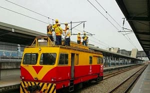一天南北都出包！台鐵中洲站電車線吊掛線脫落