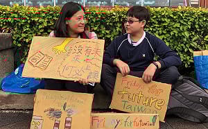總統府前靜坐罷課救氣候　小六生：別因政治放棄非核家園