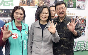 選前之夜》總統牌對上韓流牌 三重綠營藍軍大拚場
