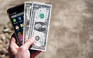 他問女覺得「男30歲年薪」該多少？鄉民嘆：才100萬很慘