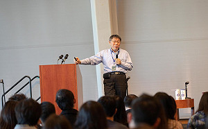 不是獨裁者？柯P讚蔣經國歷屆最好總統 苦苓舉任內五大案打臉