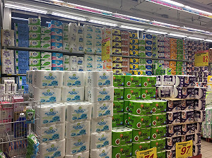 骨董級衛生紙長這樣　「激似金紙」被問翻：不會破皮嗎？