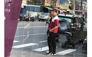 超暖！店員結帳突落跑　衝上馬路「善舉」被萬人讚爆